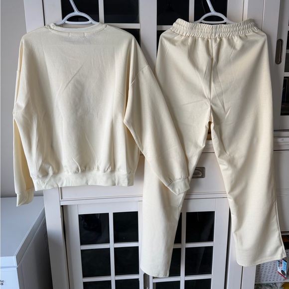 Cream Lounge Set - Picture 6 of 11